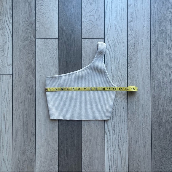 Babaton Cream Asymmetrical Crop Tank Top - Picture 3 of 4